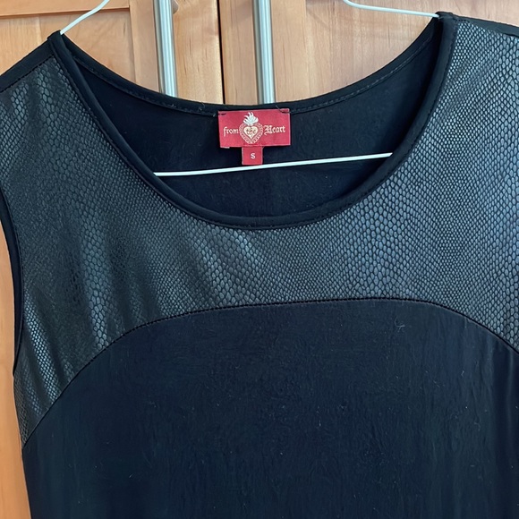 Solid Black sleeveless tunic size small - Picture 2 of 3